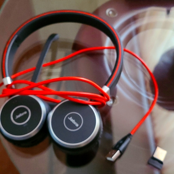 Jabra Evolve 65 UC Bluetooth Headphones - Picture 3 of 3